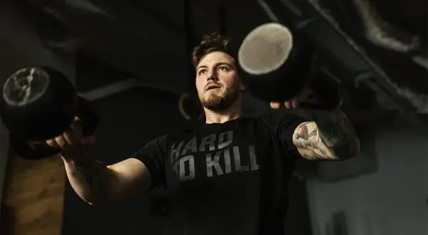 Jak połączyć crossfit z siłownią, aby uniknąć kontuzji i przetrenowania