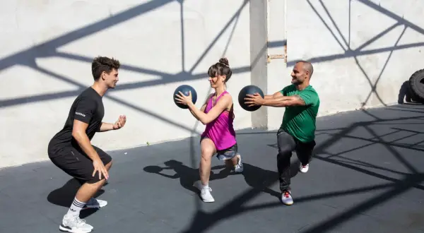 Ile zarabia trener CrossFit? Odkryj zaskakujące zarobki w Polsce