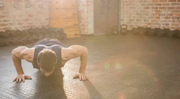 CrossFit od czego zacząć: jak uniknąć kontuzji i skutecznie trenować