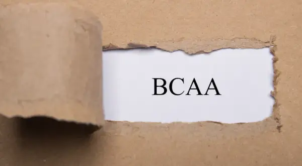 BCAA przed czy po treningu – kiedy osiągniesz najlepsze efekty?